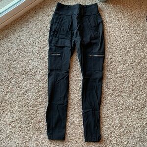 Athleta Headlands Hybrid Cargo Pants Size 0 Black Style 353474 Zip Pockets